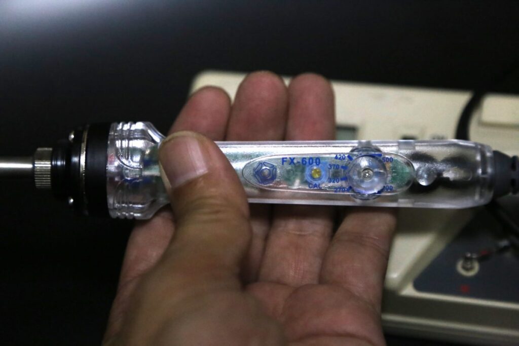 FX-600のCALツマミと370℃の温度目盛り