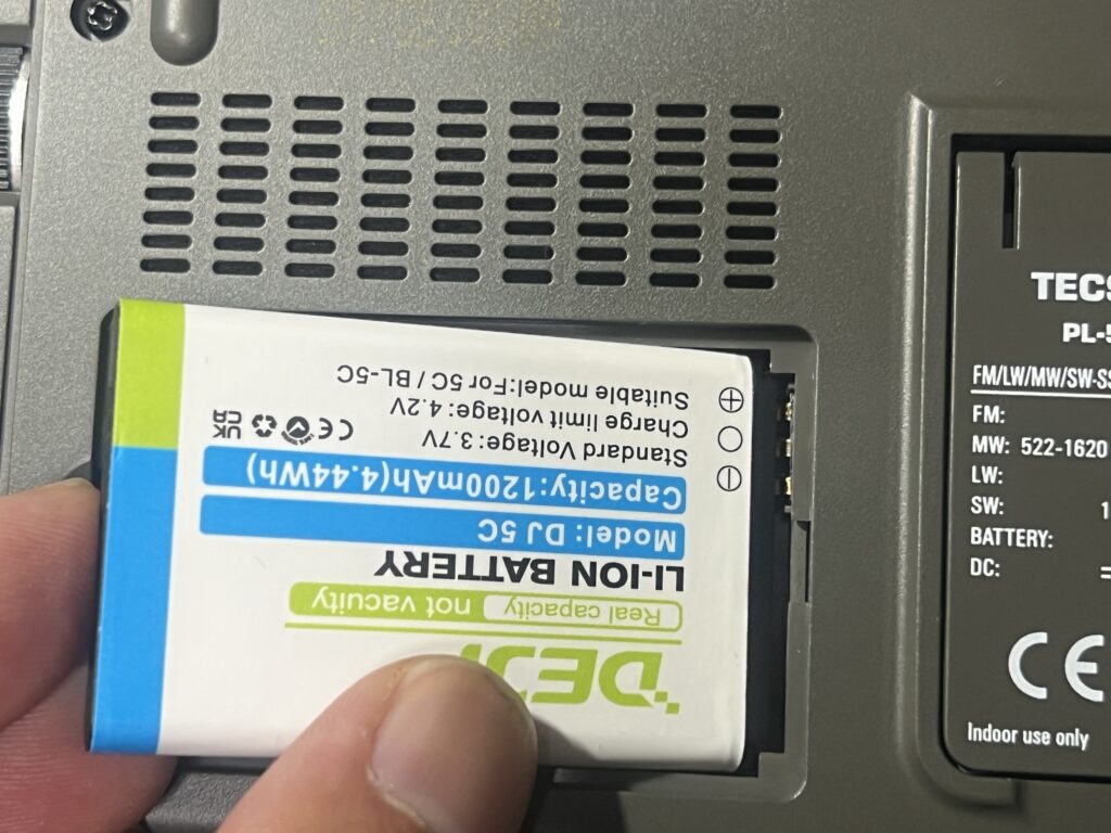 PL-520に使うBL-5C互換のリチウムイオン電池と電池室