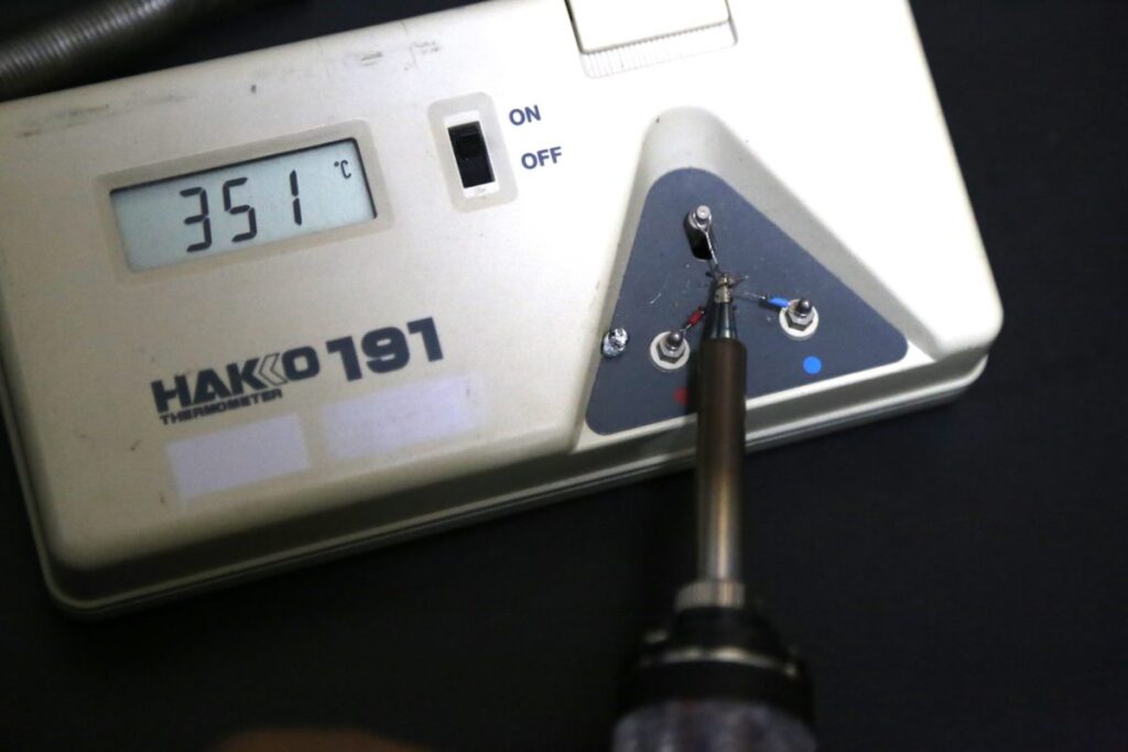 FX-600のこて先温度をHAKKO 191で測ると351℃