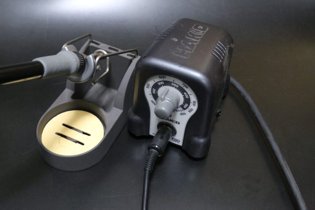 FX-888のステーション本体とこて台