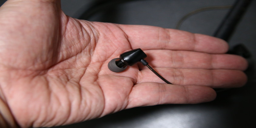 セミワイヤレスピヤホン2 レビュー