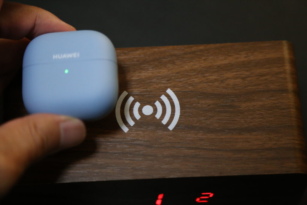 ワイヤレス充電を踏襲しているのが嬉しい