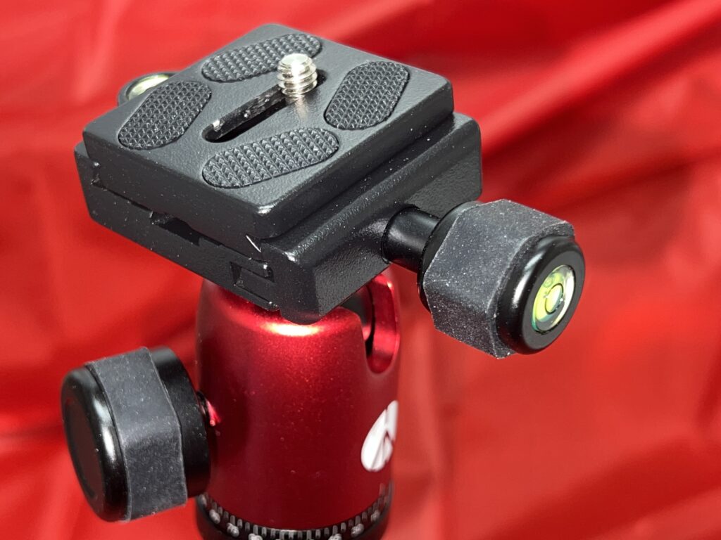 Manfrotto Element トラベル三脚(MKELES5RD-BH)とは？